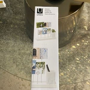 Umbra GALA photo display